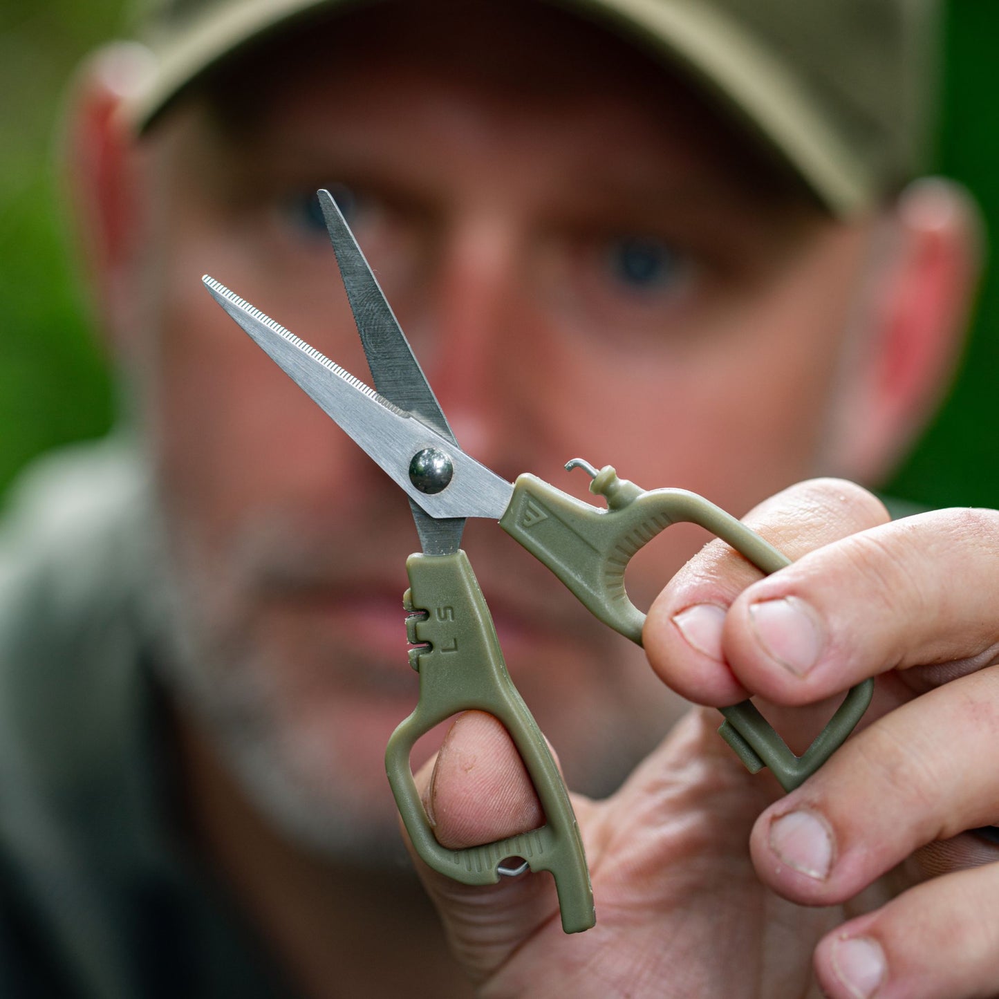 Evolve Rig Scissors ergonomic grip for comfortable use