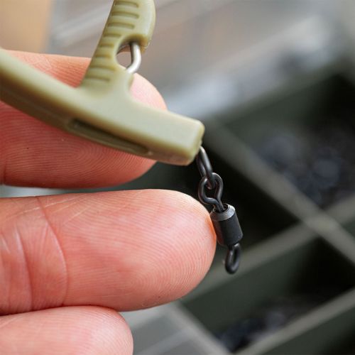 Evolve Ring Swivels Size 8 on scissors magnet