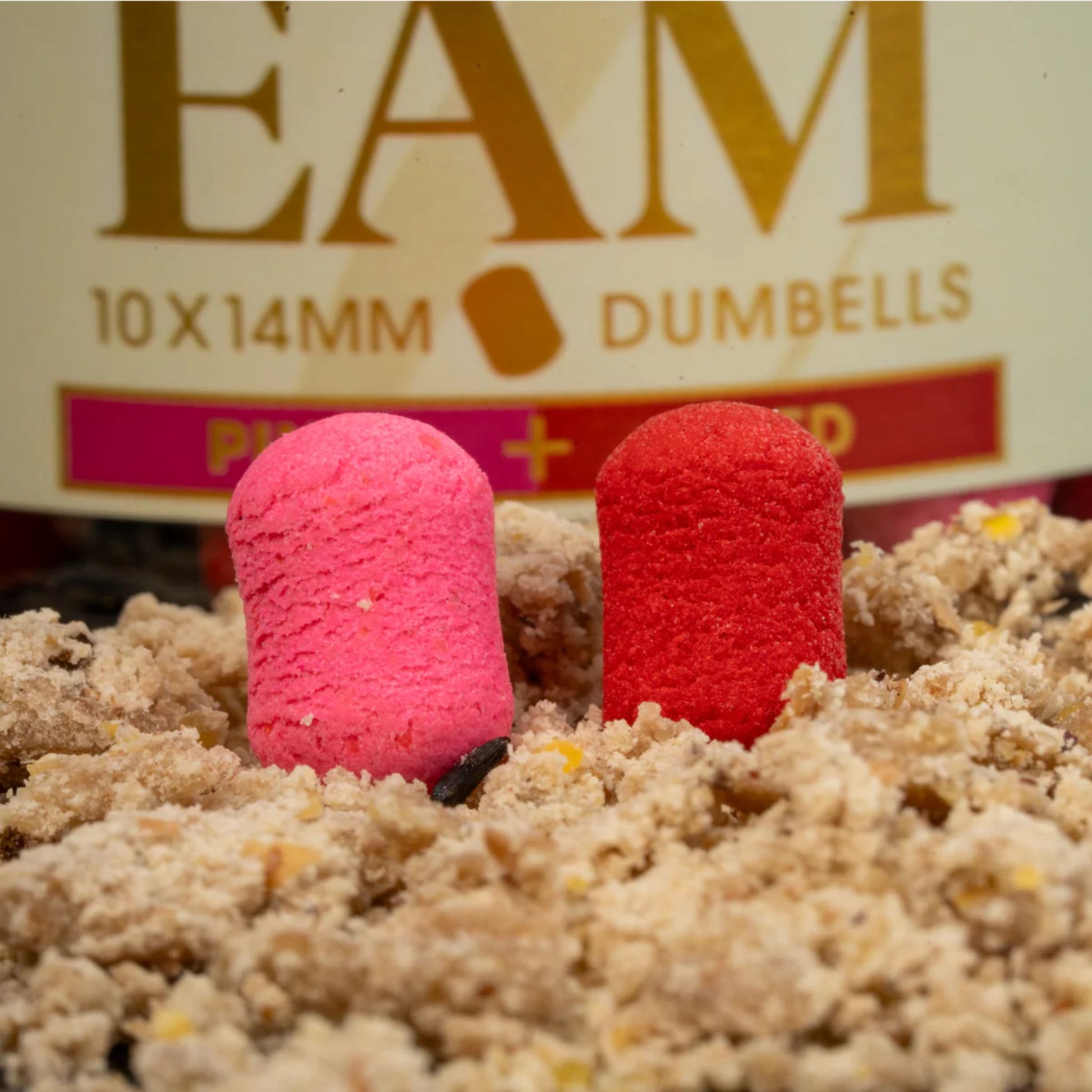 OMC iScream Boosted Fluoro Wafters Pink Red 14 mm on crushed boilies with 200 ml tub in background
