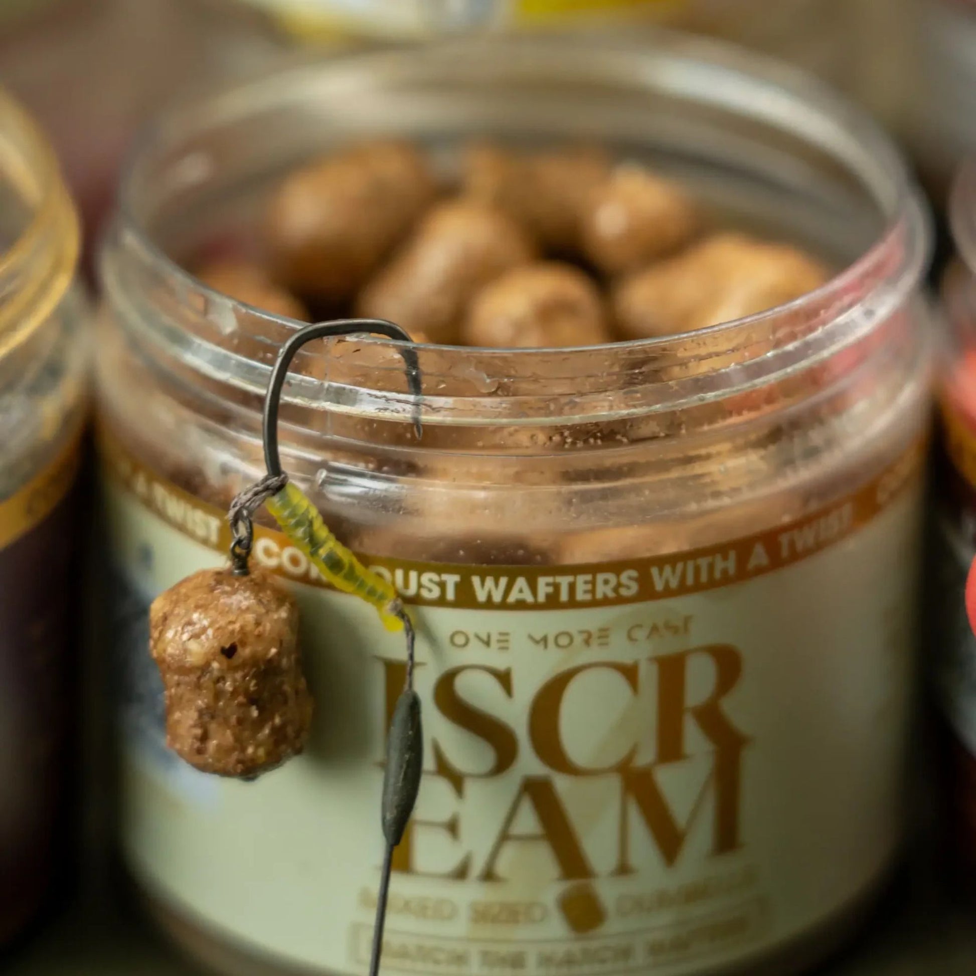 OMC iScream Cork Dust Wafter mounted on hair rig for carp fishing
