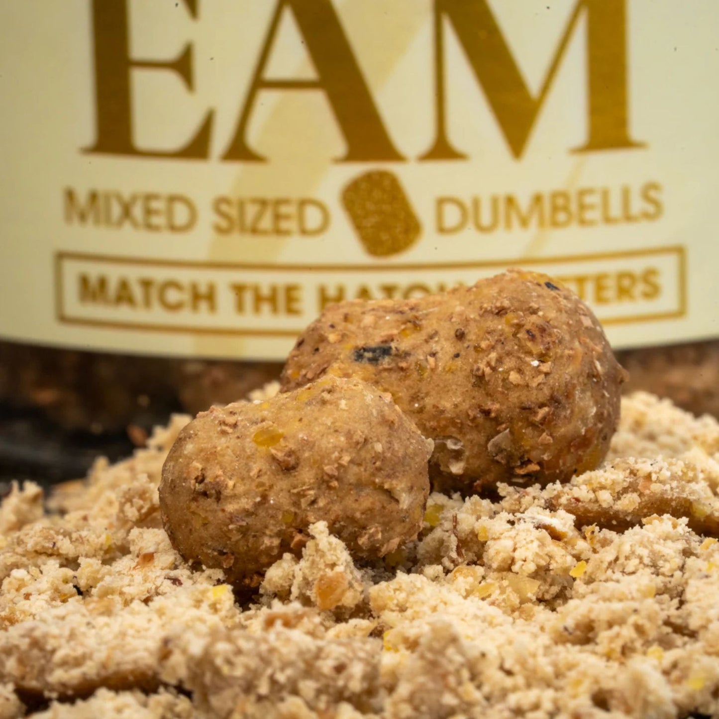 OMC iScream Cork Dust Wafters 14 mm and 18 mm dumbells on crushed boilies with 200 ml tub in background