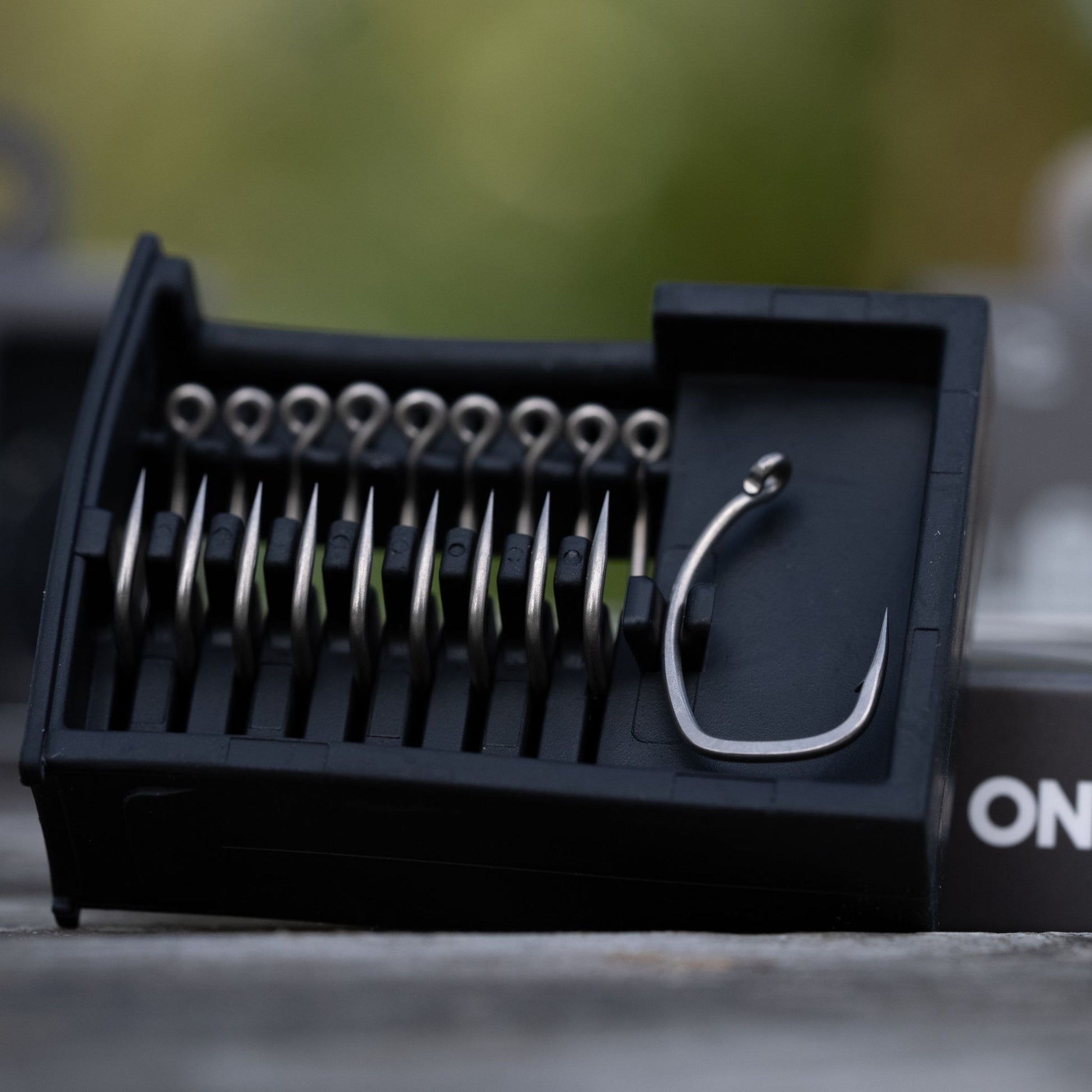 OMC The Lock carp fishing hooks with lock shape for secure hook-ups, 10 pack