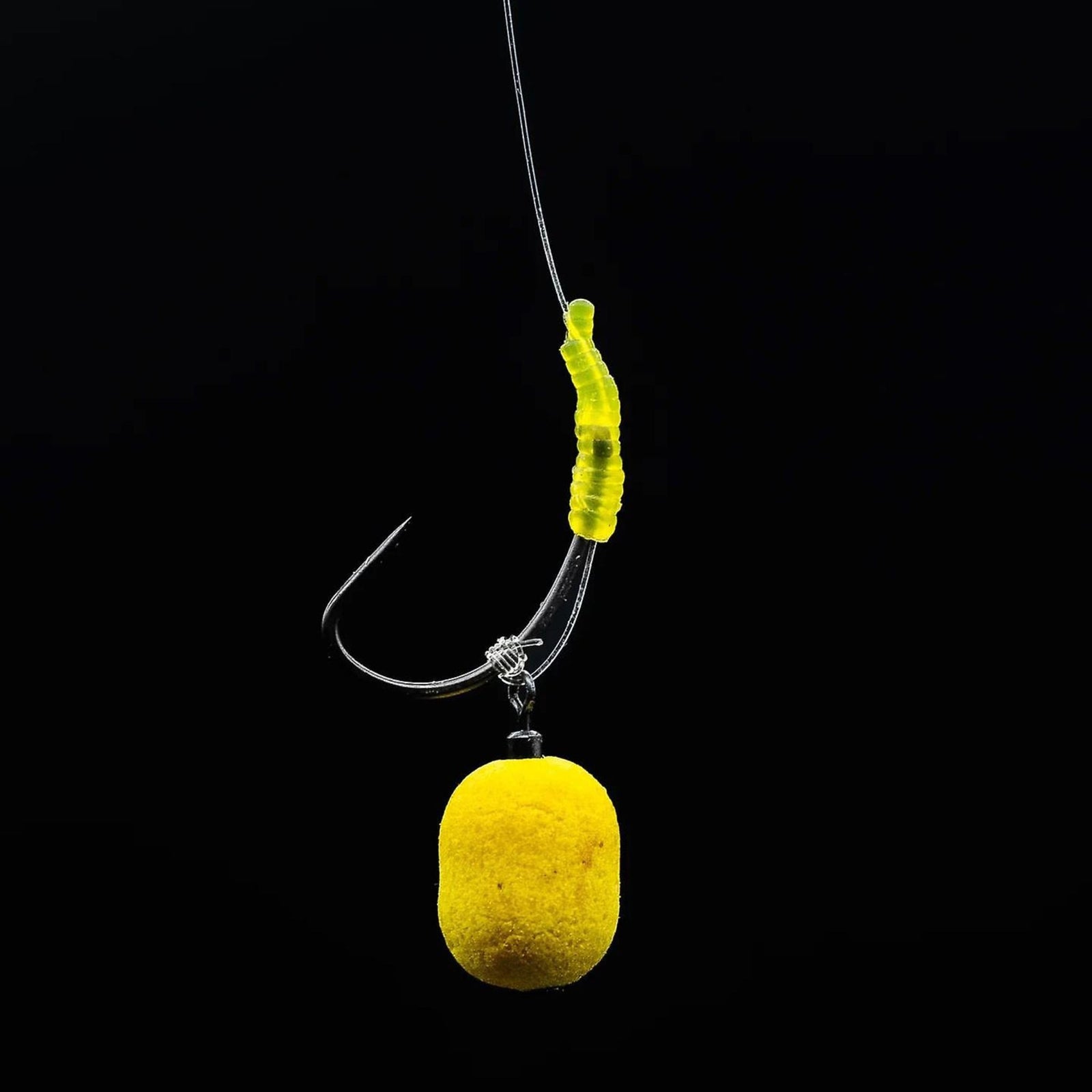 Pre-tied ready rigs and complete terminal setups for carp fishing